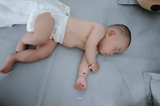 咸宁怀孕多久会显肚子